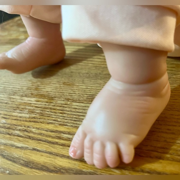 CHARLIE Realistic Life-Like Baby Doll w/2 Outfits - Gender Neutral Reborn? - Picture 9 of 14